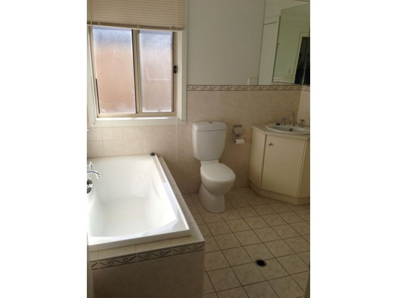 1B Jennier Crescent, Para Hills SA 5096