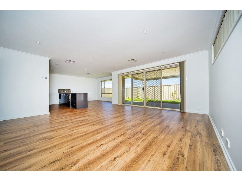 13 Admiral Parade, Munno Para SA 5115