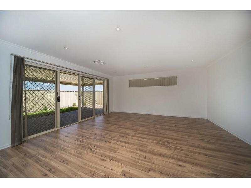 13 Admiral Parade, Munno Para SA 5115