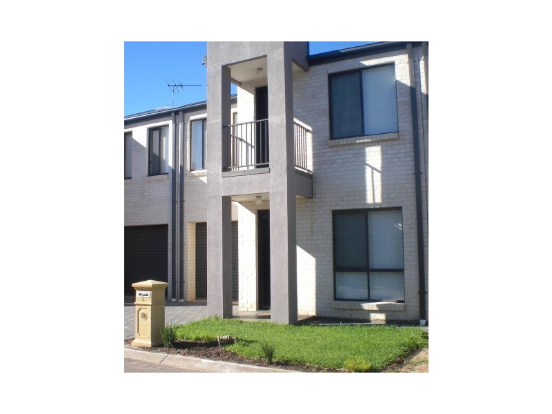 5 Hamra Drive, Smithfield SA 5114