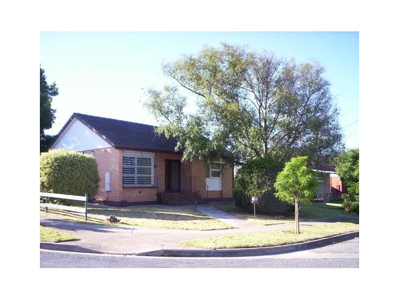 11 Jolly Avenue, Northfield SA 5085