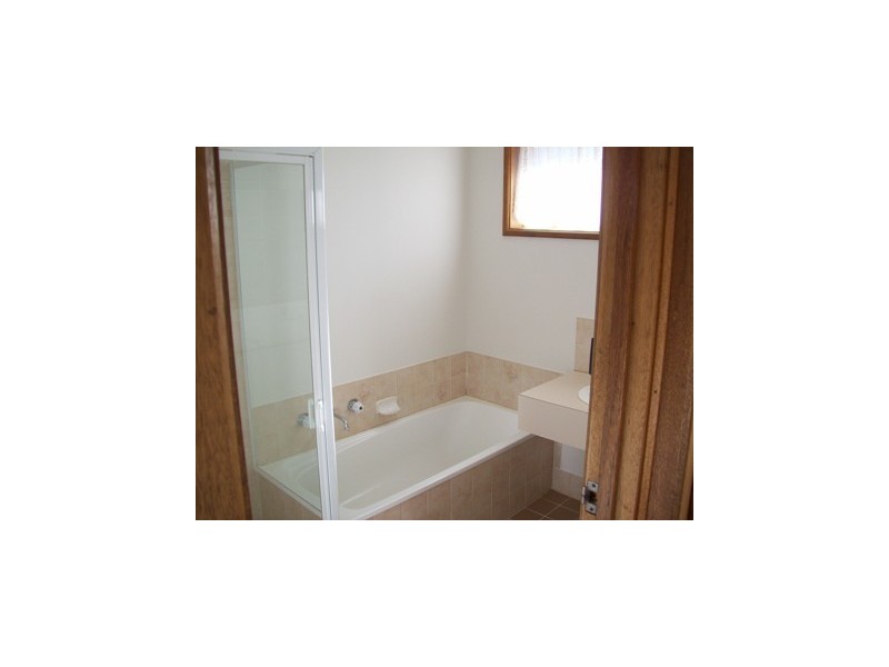 2 Joan Court, Burton SA 5110