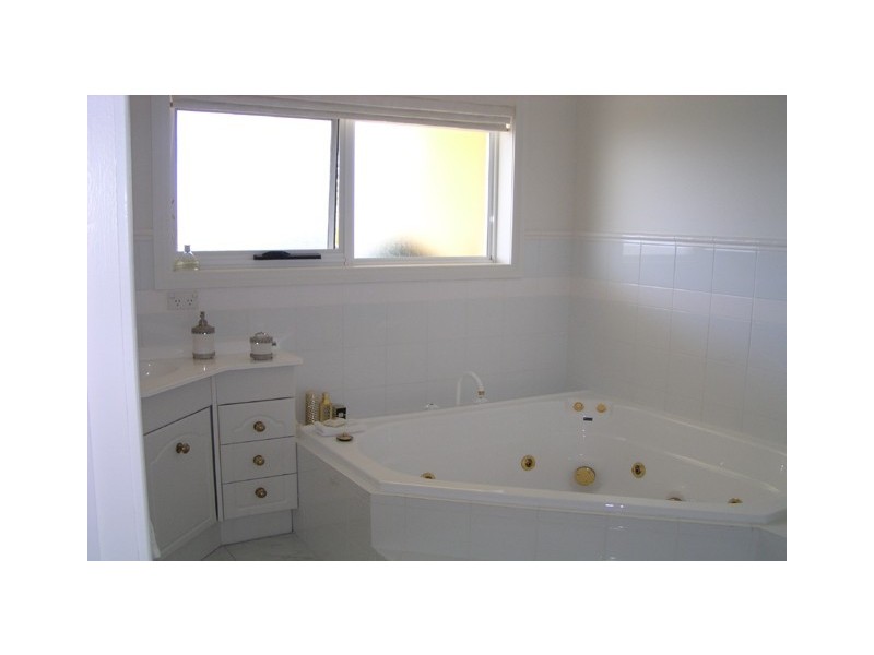 8 Trafalgar Drive, Prospect Vale TAS 7250