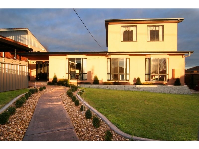 14 Helenwood Grove, Newnham TAS 7248