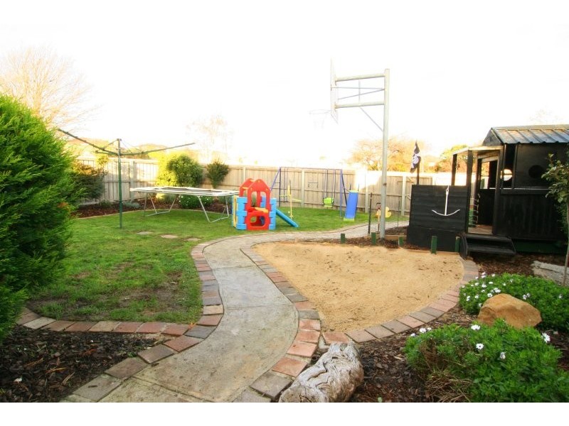 14 Helenwood Grove, Newnham TAS 7248