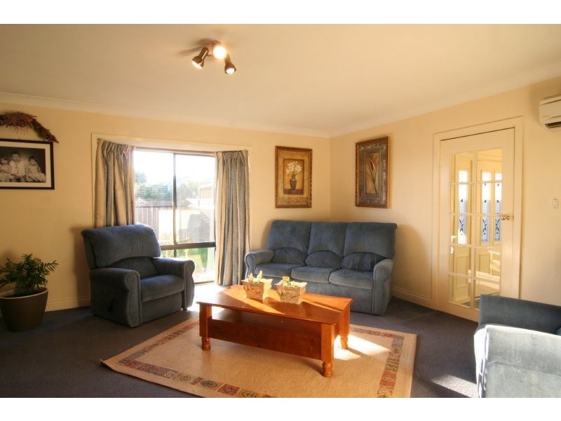 14 Helenwood Grove, Newnham TAS 7248