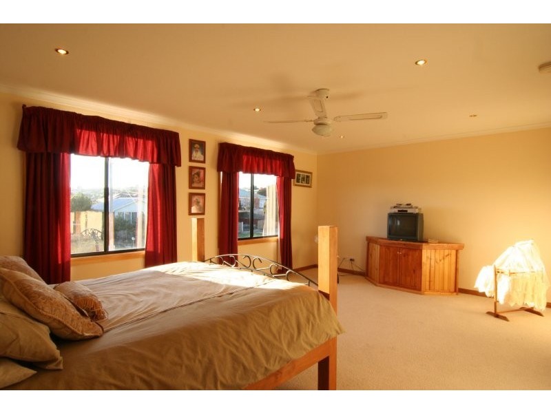 14 Helenwood Grove, Newnham TAS 7248