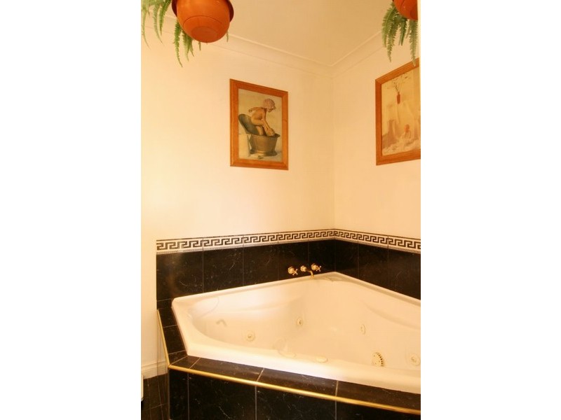 14 Helenwood Grove, Newnham TAS 7248