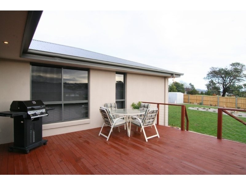 22 Bartlett Grove, Newnham TAS 7248