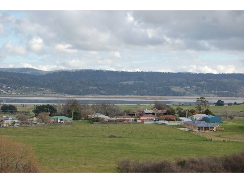 37 Roberts Crescent, Newnham TAS 7248