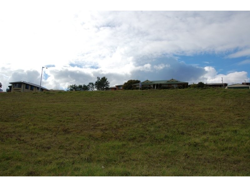 37 Roberts Crescent, Newnham TAS 7248