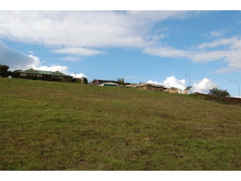 37 Roberts Crescent, Newnham TAS 7248