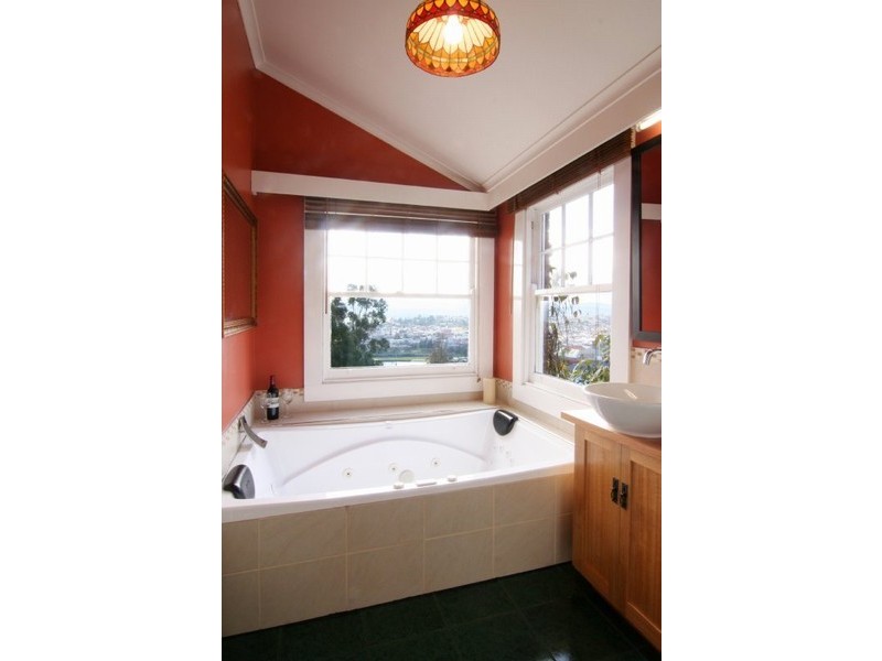 18 Delamere Crescent, Trevallyn TAS 7250