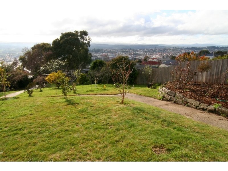 18 Delamere Crescent, Trevallyn TAS 7250