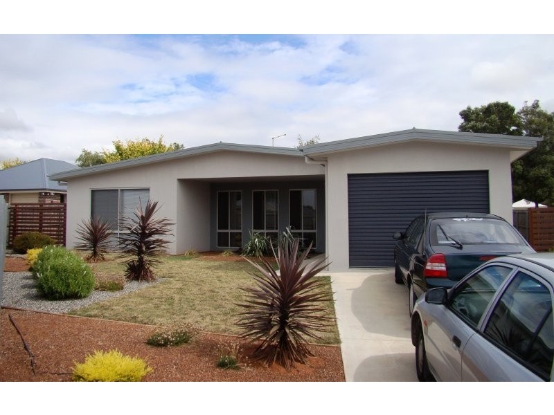 10 Bethune Place, Newnham TAS 7248