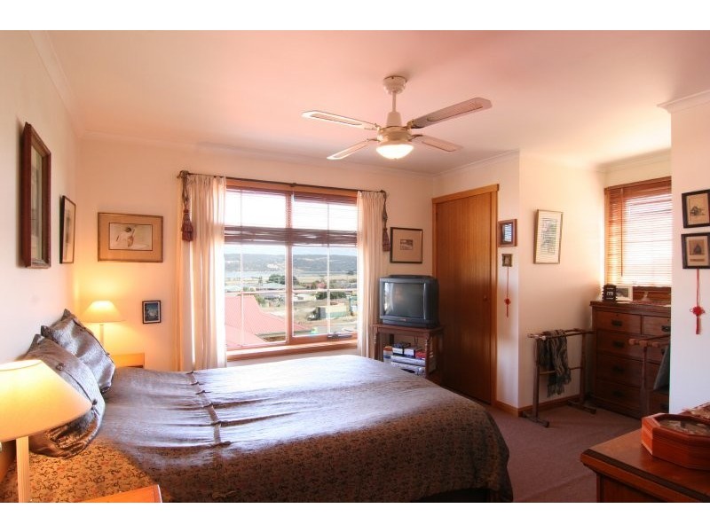 7 Dafnis Drive, Newnham TAS 7248