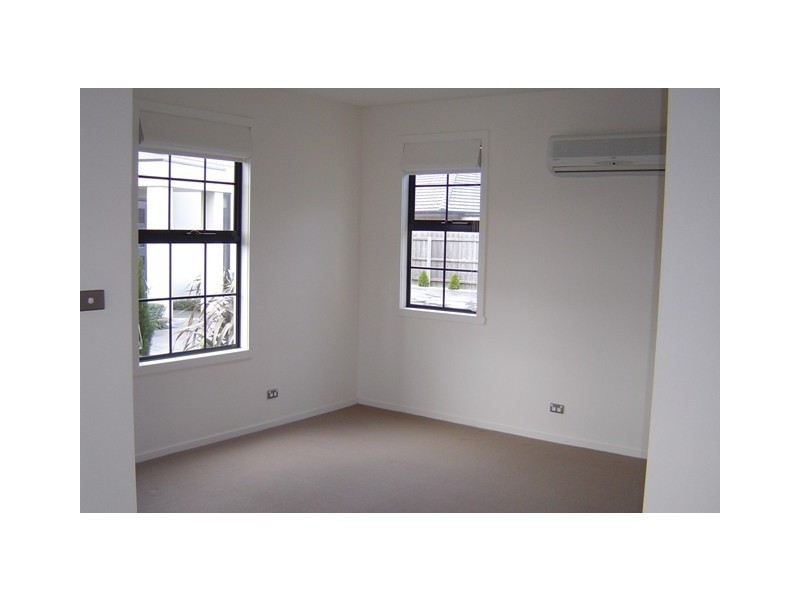 2/4 Phelps Place, Newstead TAS 7250