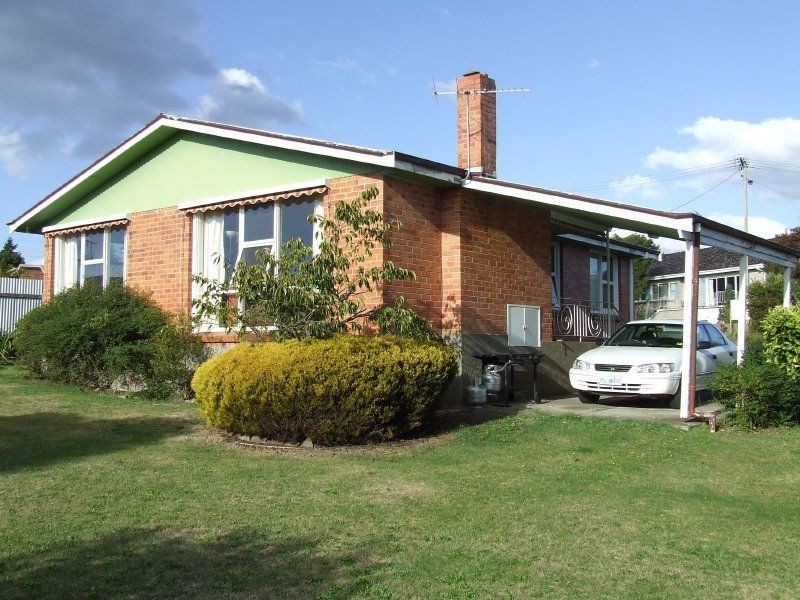 17 Helenwood Grove, Newnham TAS 7248