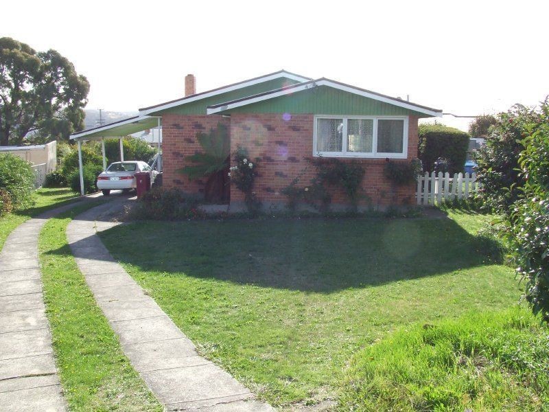 17 Helenwood Grove, Newnham TAS 7248
