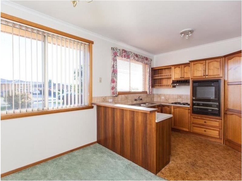 11 Leslie Grove, Prospect TAS 7250