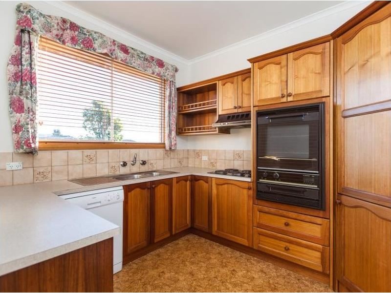 11 Leslie Grove, Prospect TAS 7250