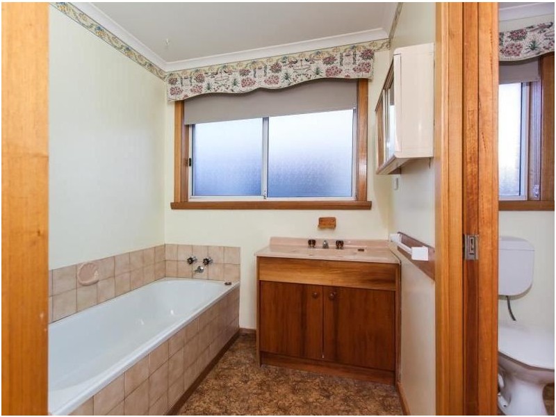 11 Leslie Grove, Prospect TAS 7250