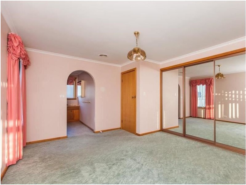 11 Leslie Grove, Prospect TAS 7250