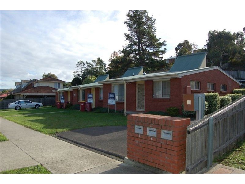 2/35-37 Parklands Parade, Newnham TAS 7248