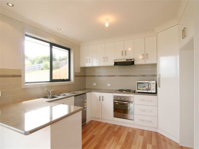 3/24 Roberts Crescent, Newnham TAS 7248