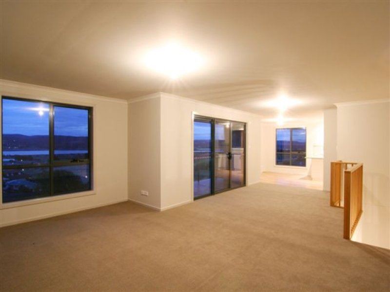 3/24 Roberts Crescent, Newnham TAS 7248