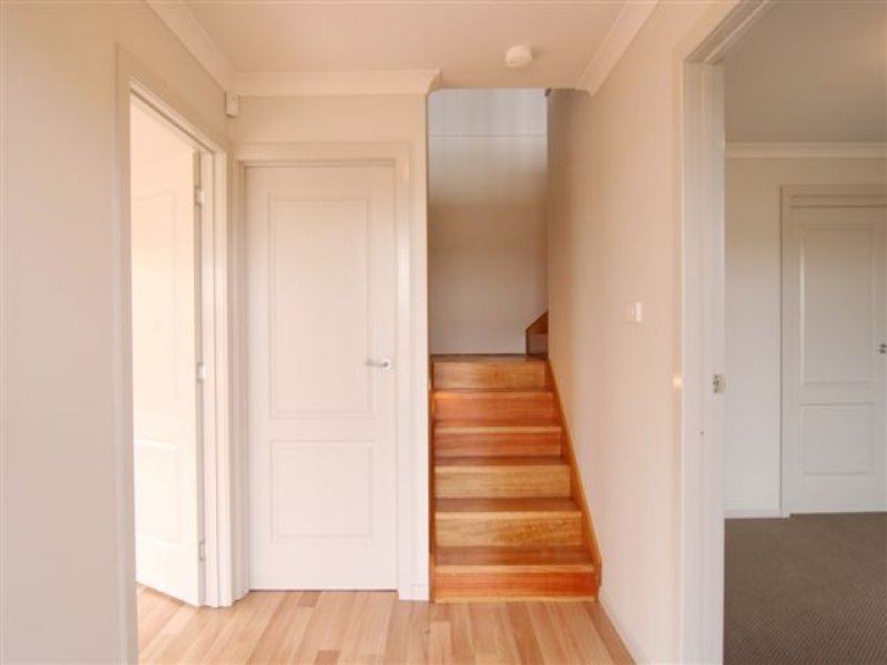 3/24 Roberts Crescent, Newnham TAS 7248