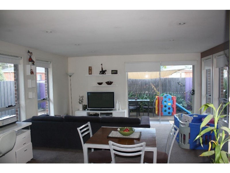 2/8 Maiden Place, Newnham TAS 7248