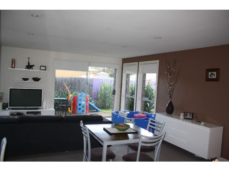 2/8 Maiden Place, Newnham TAS 7248