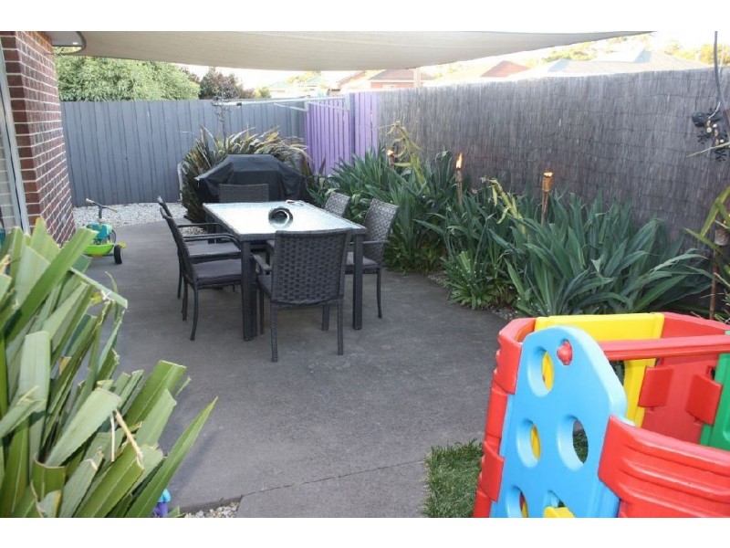 2/8 Maiden Place, Newnham TAS 7248