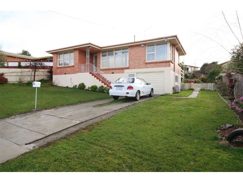 33 Paringa Avenue, Newnham TAS 7248