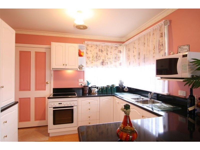 33 Paringa Avenue, Newnham TAS 7248