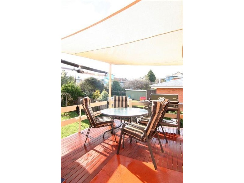 33 Paringa Avenue, Newnham TAS 7248