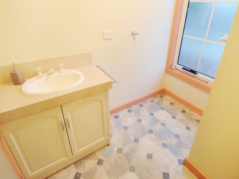 10 Quarantine Road, Kings Meadows TAS 7249