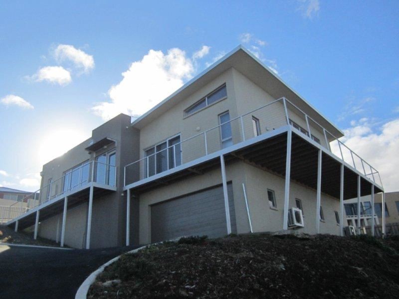 1/7-9 Monet Place, Newnham TAS 7248