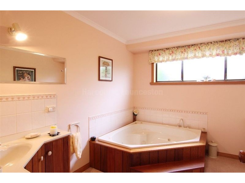18 Far View Avenue, Riverside TAS 7250