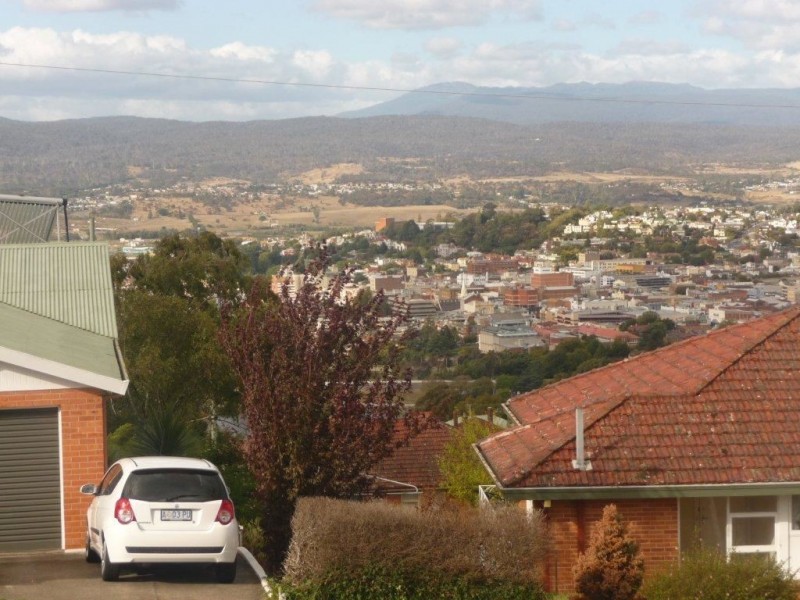 28 Denman Road, Trevallyn TAS 7250