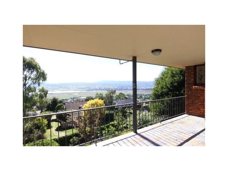 9 Far View Avenue, Riverside TAS 7250