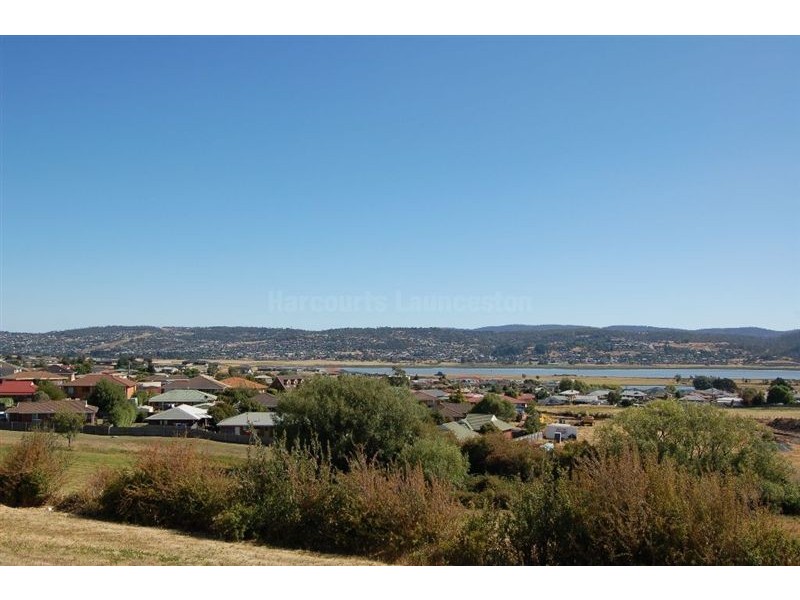 35 Roberts Crescent, Newnham TAS 7248