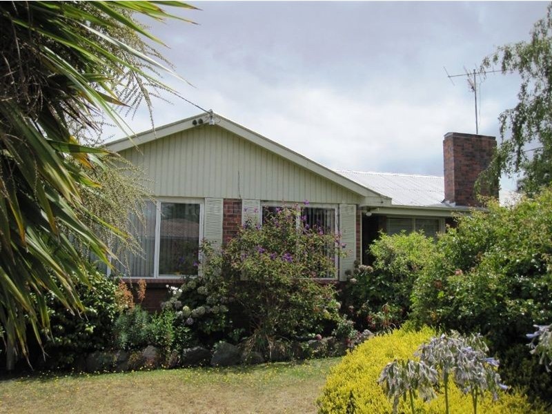 25 Helenwood Grove, Newnham TAS 7248