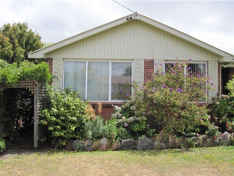 25 Helenwood Grove, Newnham TAS 7248