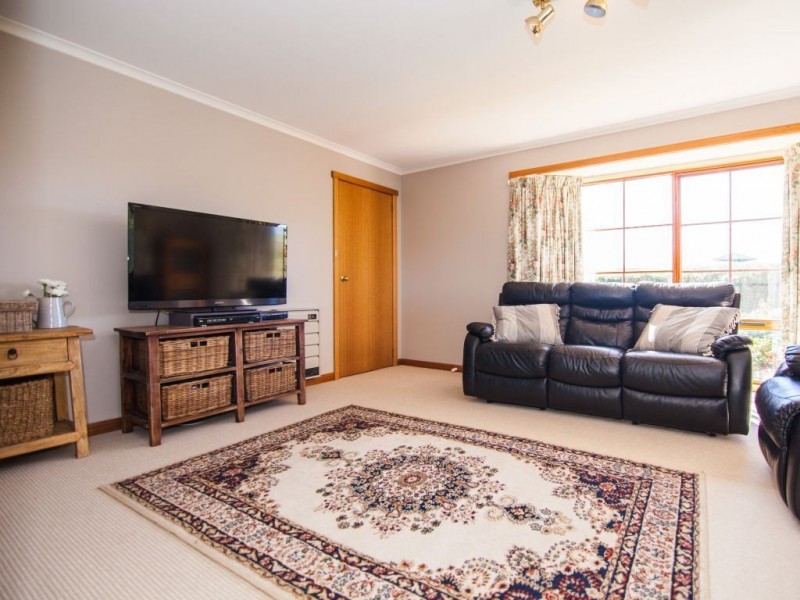 7 Dafnis Drive, Newnham TAS 7248