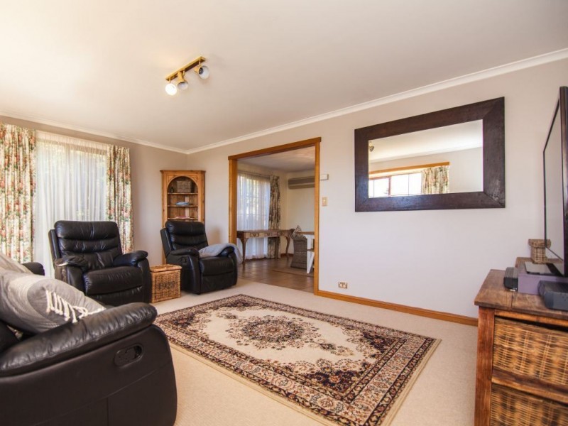 7 Dafnis Drive, Newnham TAS 7248