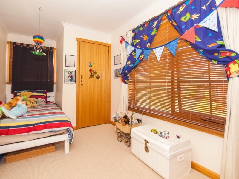 7 Dafnis Drive, Newnham TAS 7248