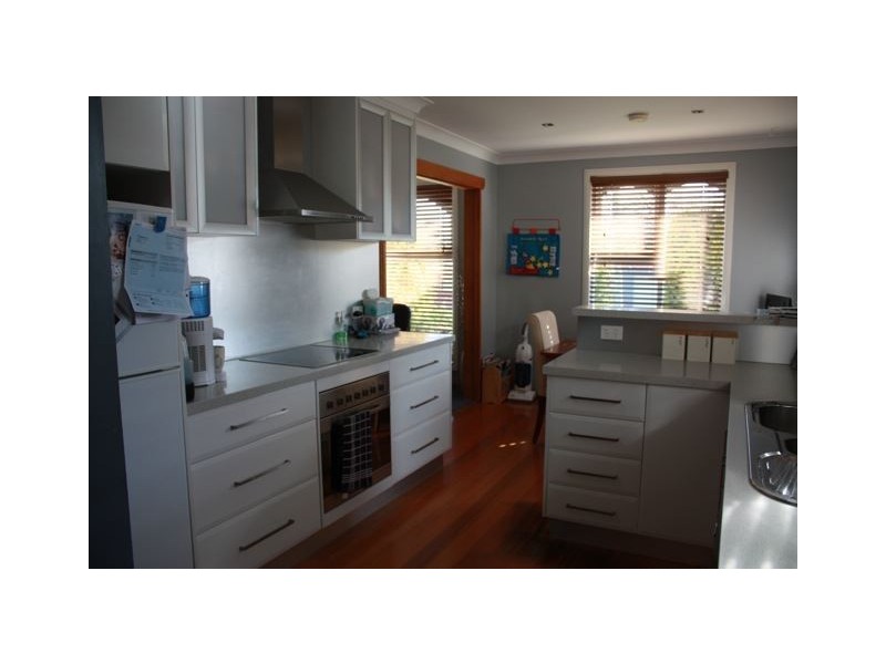 9 Snow Street, Newnham TAS 7248