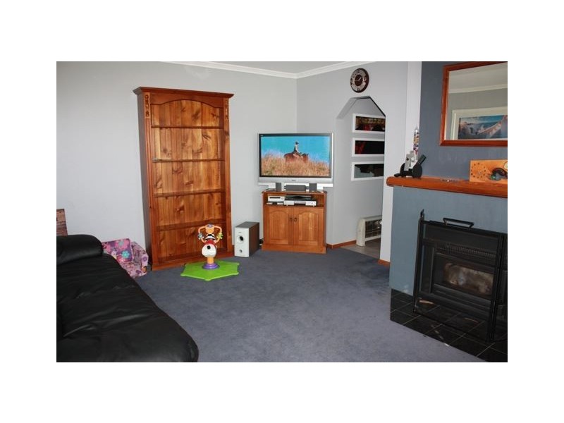 9 Snow Street, Newnham TAS 7248